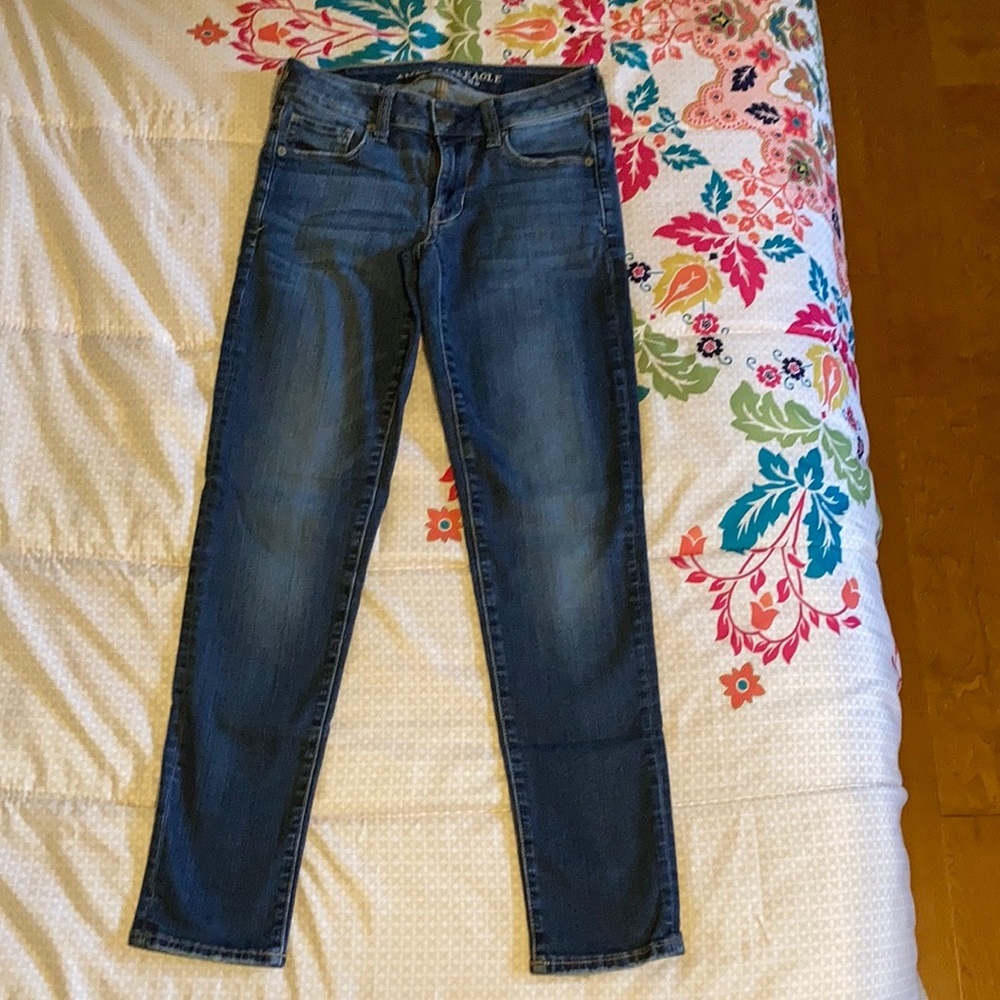 American Eagle Outfitters(AEO) Super Stretch Skinny Jeans Size 2 Reg Medium Wash